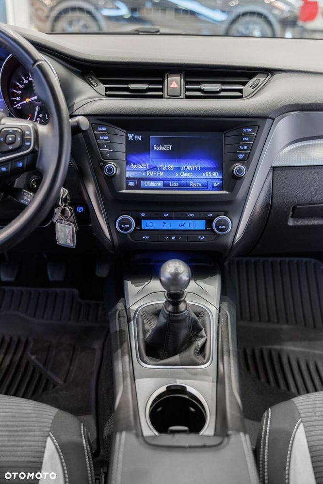Toyota Avensis 2.0 D-4D Premium - 25