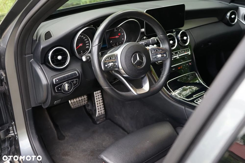 Mercedes-Benz Klasa C 300 d T 9G-TRONIC Night Edition - 13