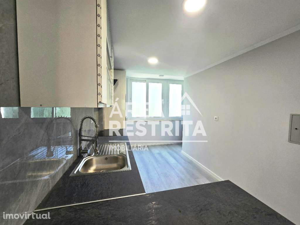 APARTAMENTO T2 TOTALMENTE REMODELADO EM BENFICA – LISBOA - Grande imagem: 3/14