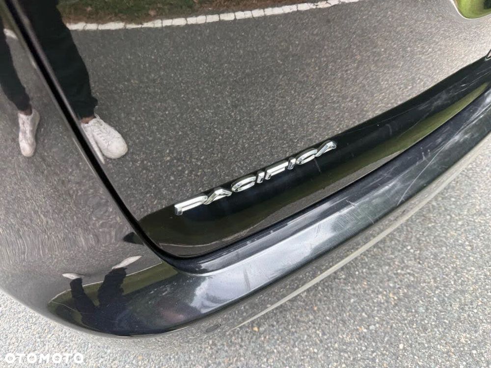 Chrysler Pacifica - 12