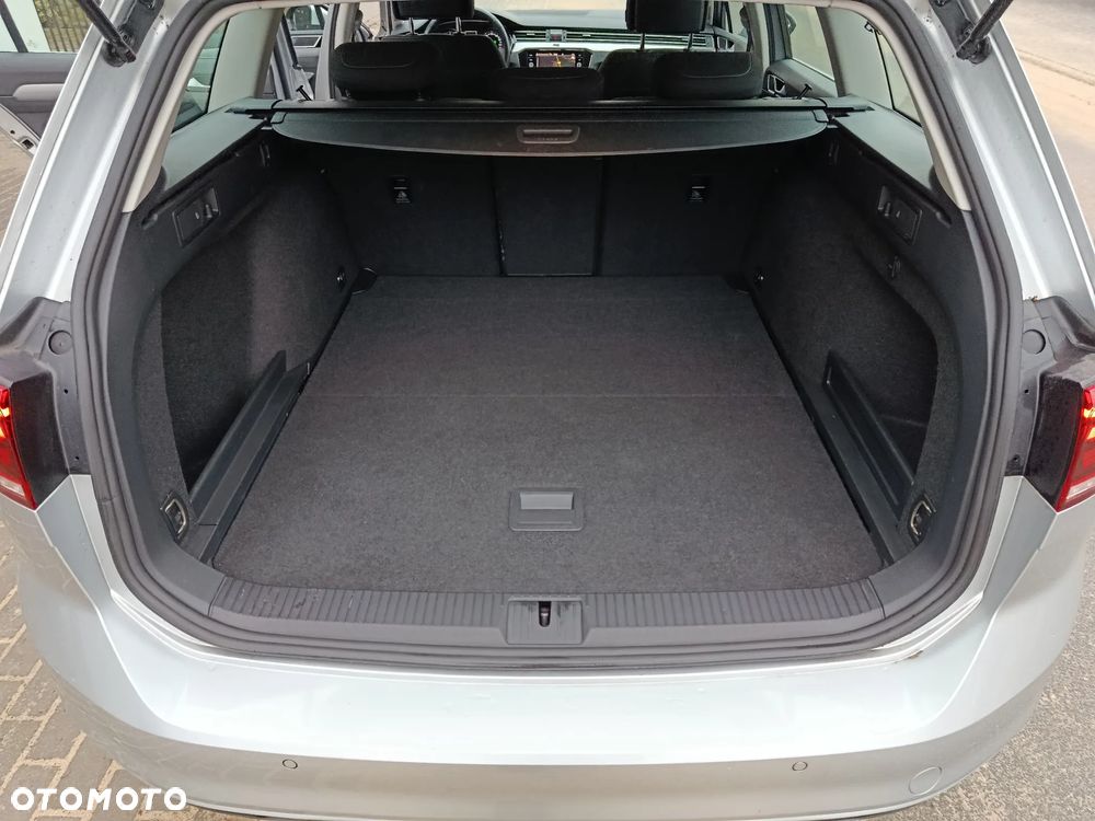 Volkswagen Passat 2.0 TDI SCR DSG - 13