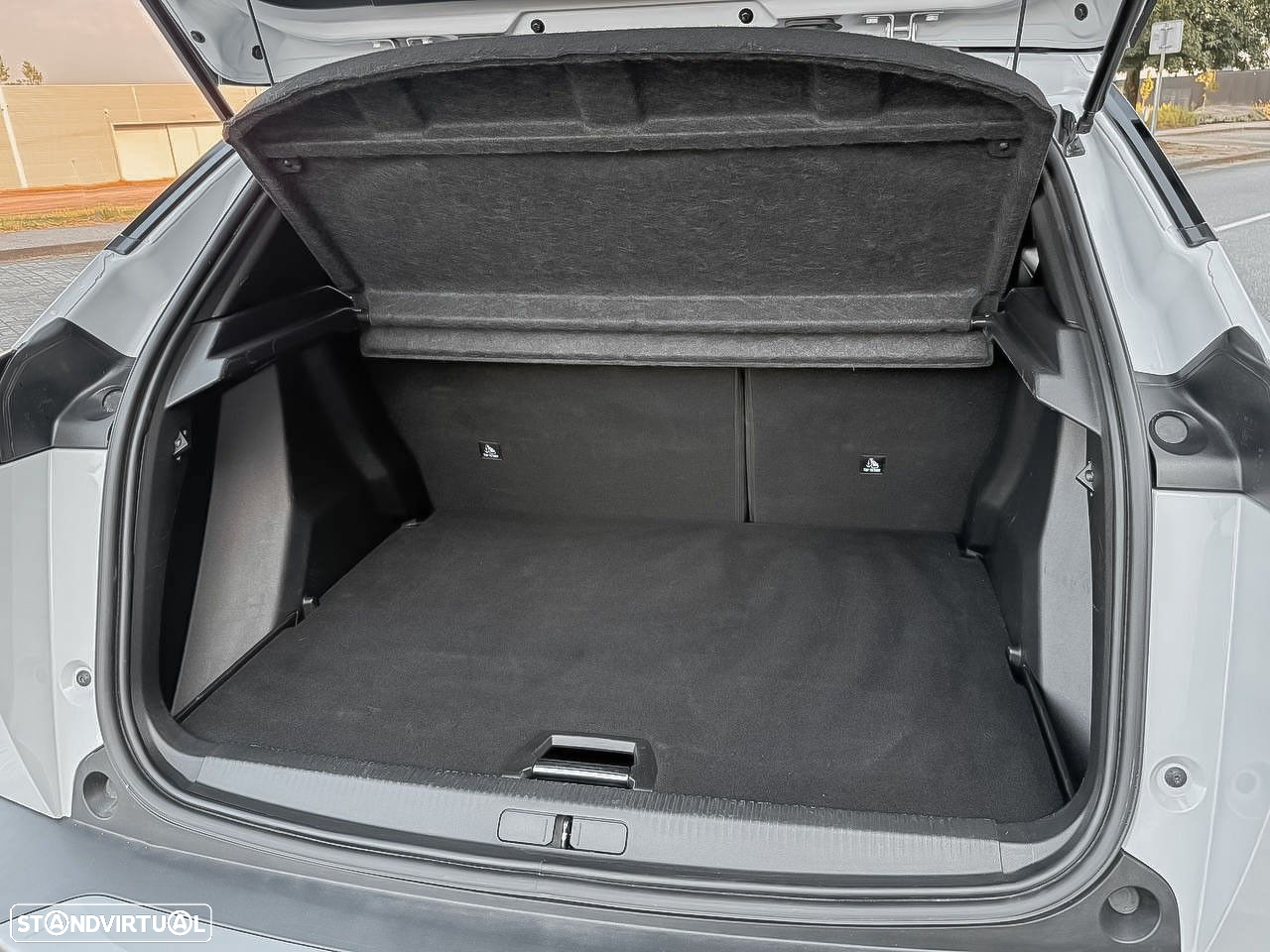 Peugeot 2008 1.2 PureTech Allure - 21