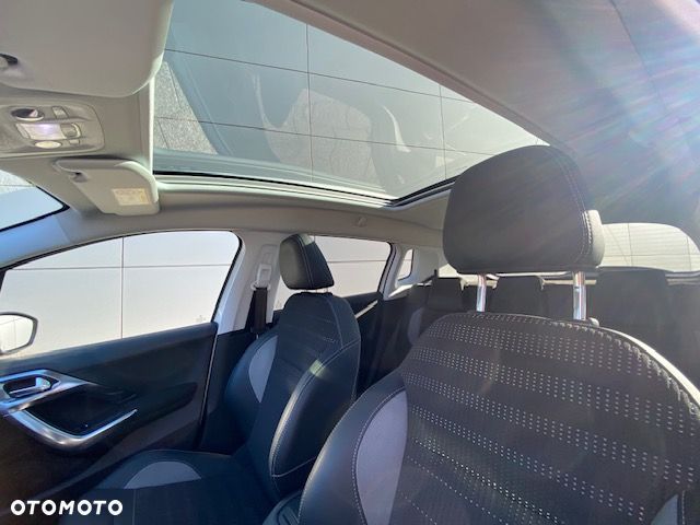 Peugeot 2008 1.2 Pure Tech GPF Style S&S EAT6 - 24