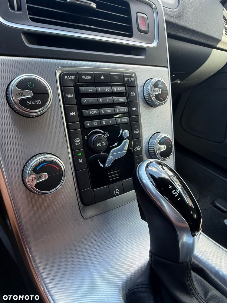 Volvo V60 T2 Geartronic Kinetic - 19