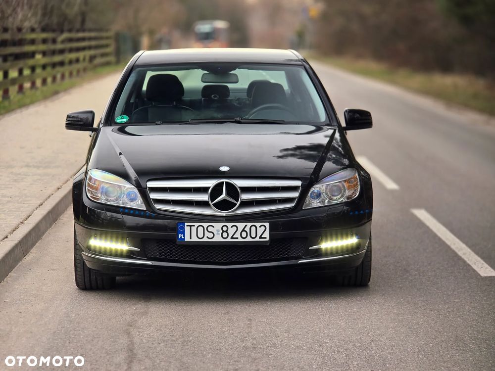 Mercedes-Benz Klasa C 180 CGI Automatik BlueEFFICIENCY Avantgarde - 11