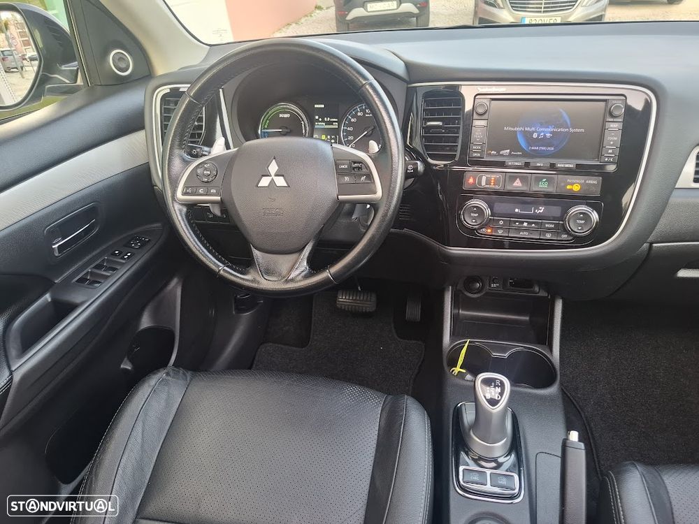 Mitsubishi Outlander - 9