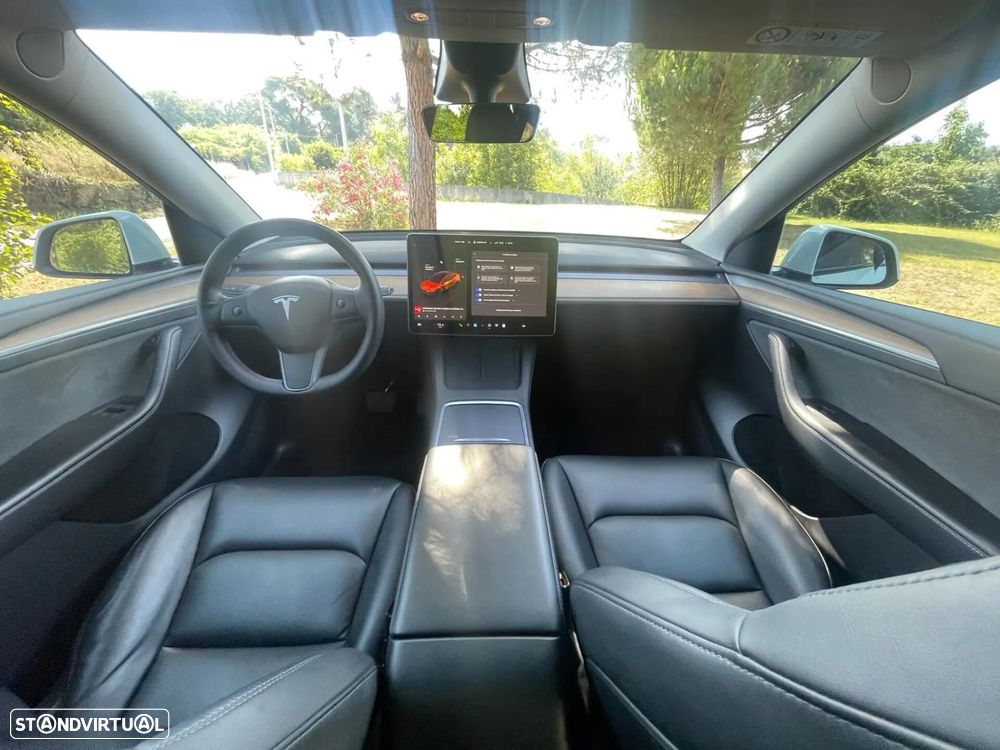 Tesla Model Y Long Range Dual Motor AWD — fotografia 14