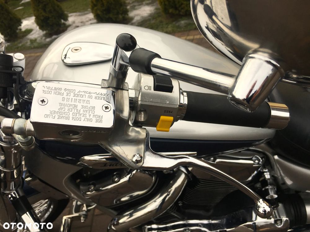 Suzuki Intruder - 22