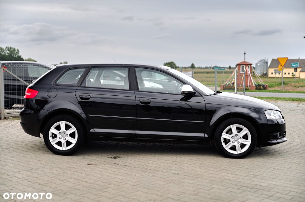 Audi A3 Sportback 1.6 Ambiente - 24