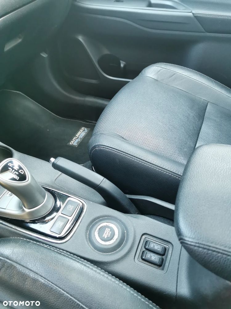 Mitsubishi Outlander 2.0 4WD Plus - 10