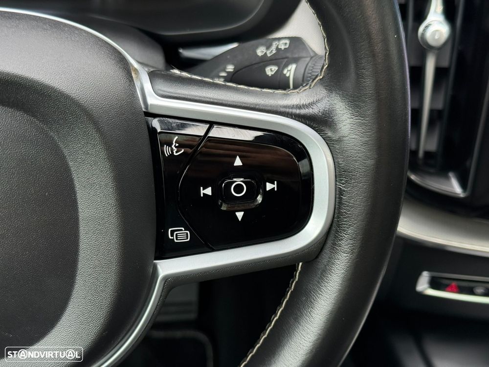 Volvo XC 60 2.0 T6 PHEV R-Design AWD - 34