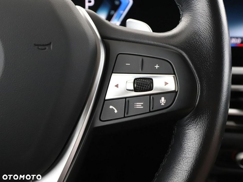 BMW Seria 3 330e PHEV - 32