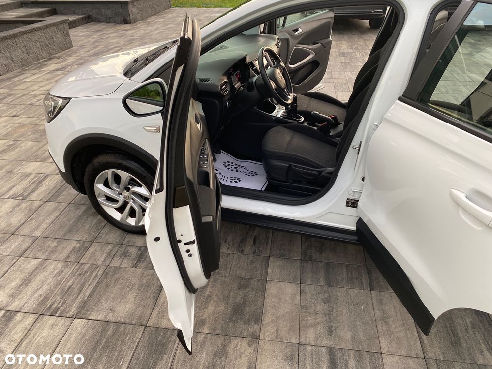 Opel Crossland X 1.2 T Design Line S&S - 25