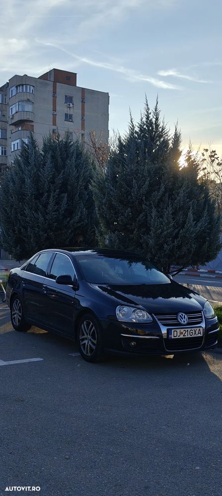 Volkswagen Jetta 2.0 TDI Sportline - 5