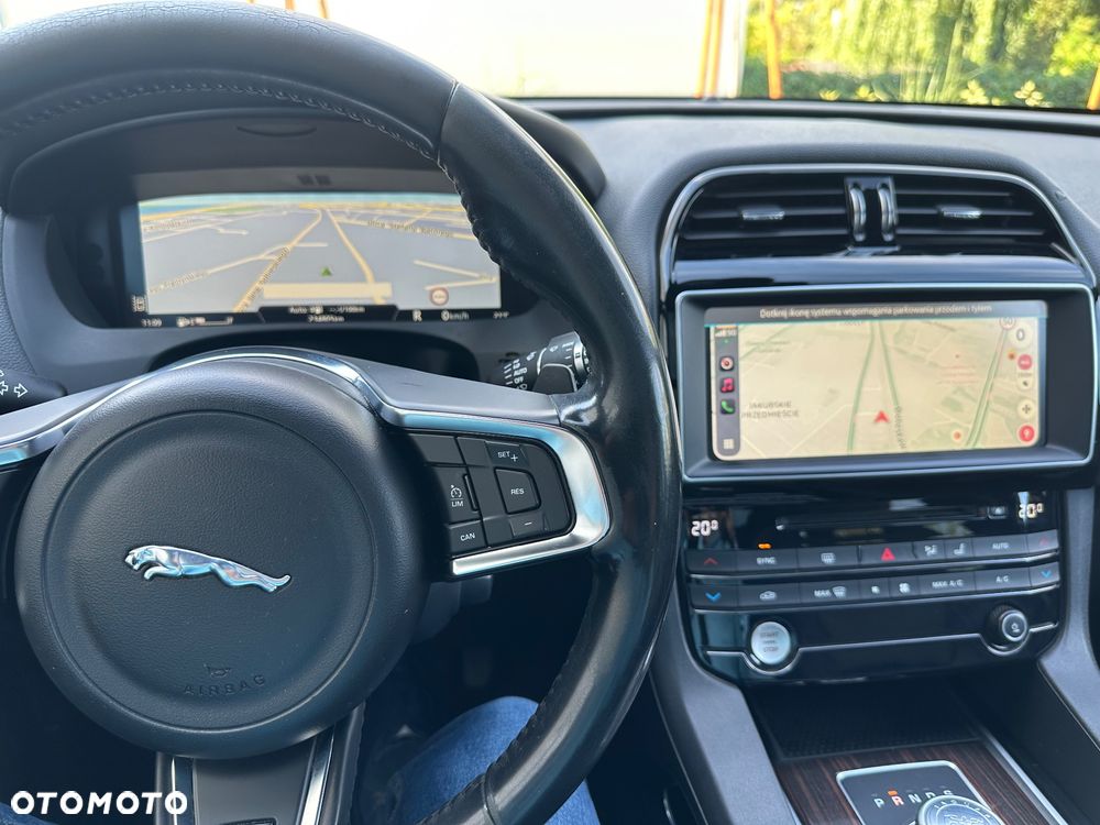 Jaguar F-Pace 3.0 TDV6 AWD R-Sport - 27