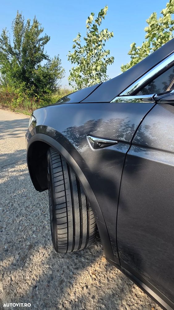Tesla Model X - 3