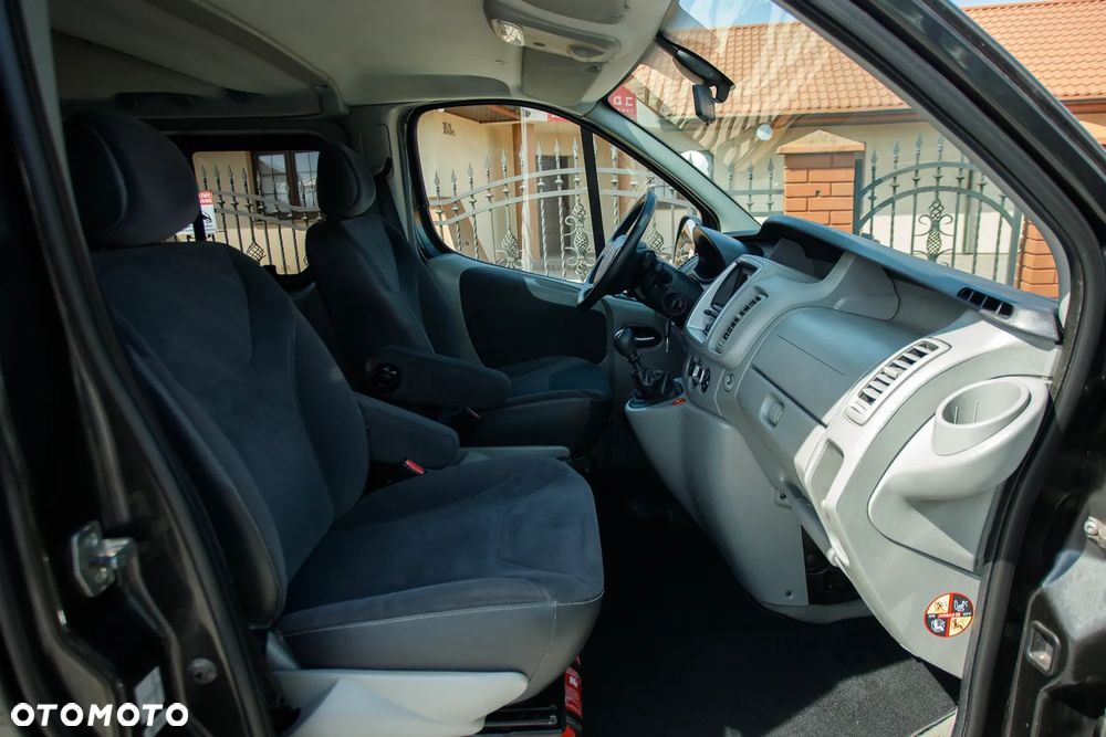 Renault Trafic Grand Passenger Black Edition - 32