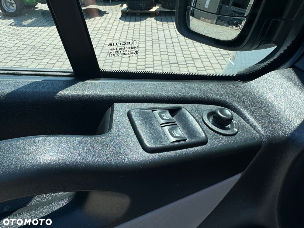 Renault Trafic - 23