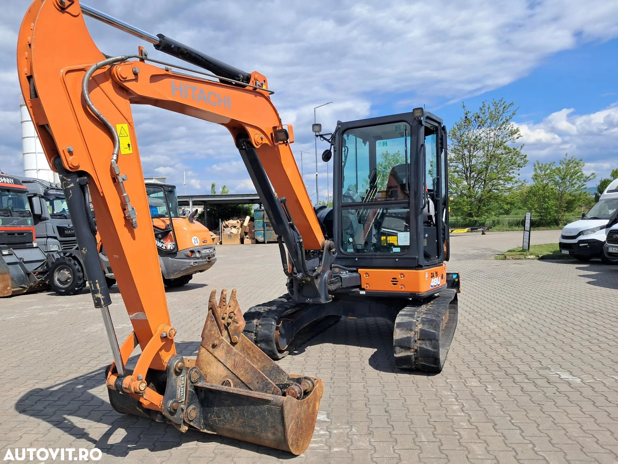 Hitachi ZX48U-6 ZAXIS 48U DOUA CUPE SI LAMA TIP BULDOZER - 1