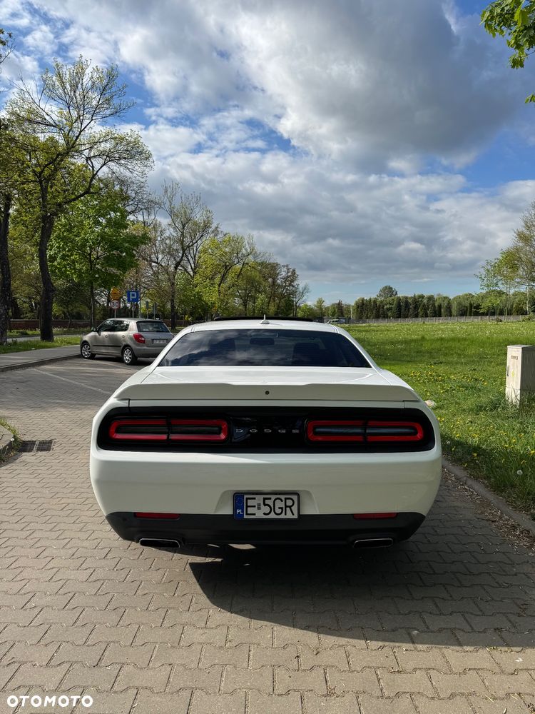 Dodge Challenger - 4