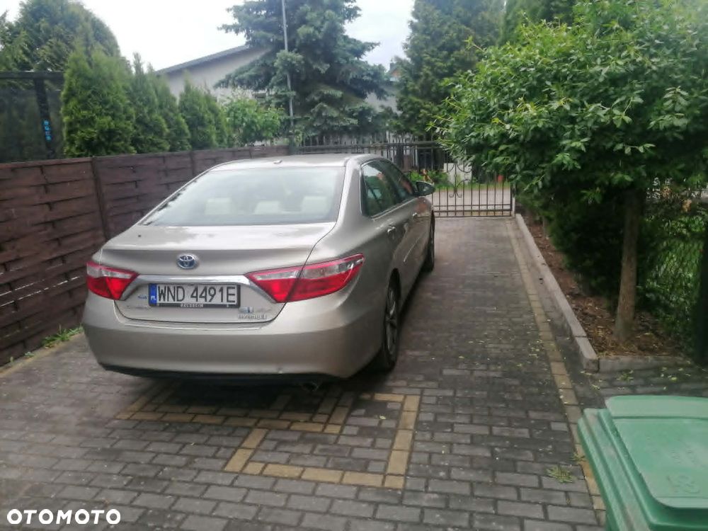 Toyota Camry 2.5 Hybrid LE - 2