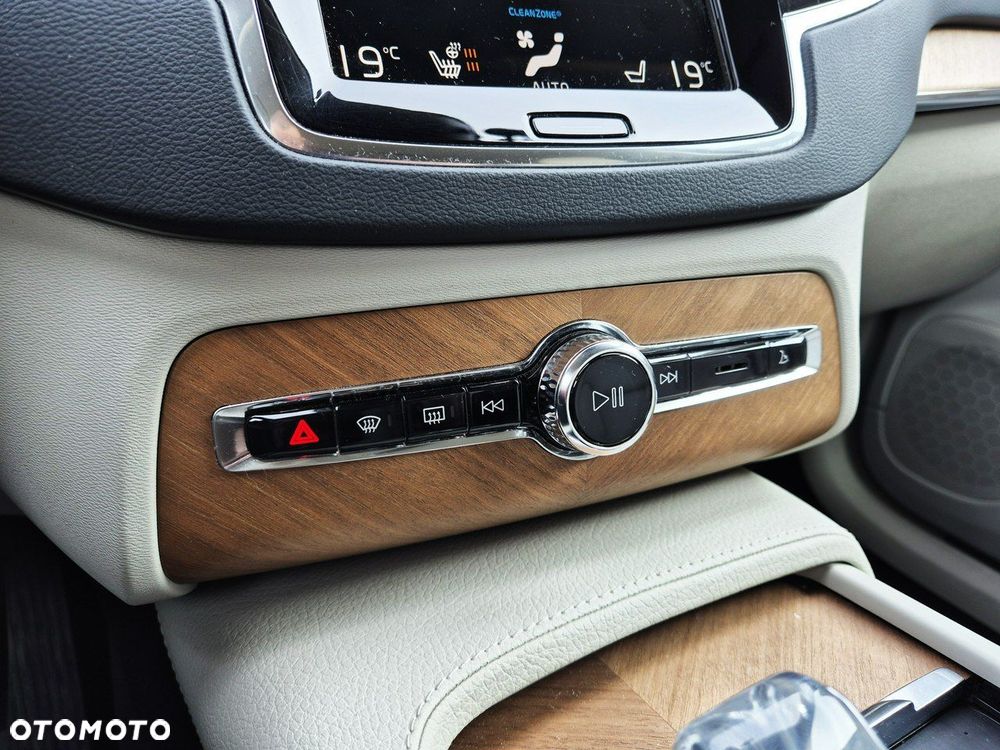 Volvo XC 90 - 35