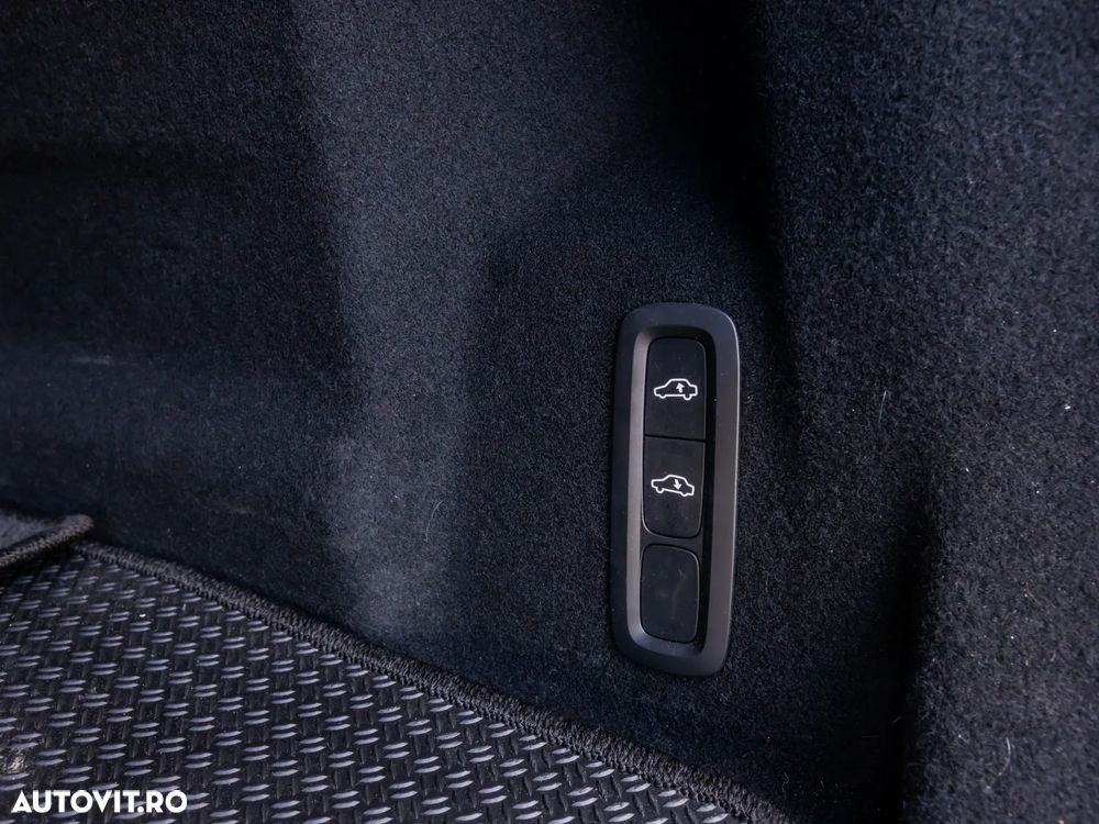 Volvo XC 60 T8 AWD AT PHEV Ultra Dark - 36