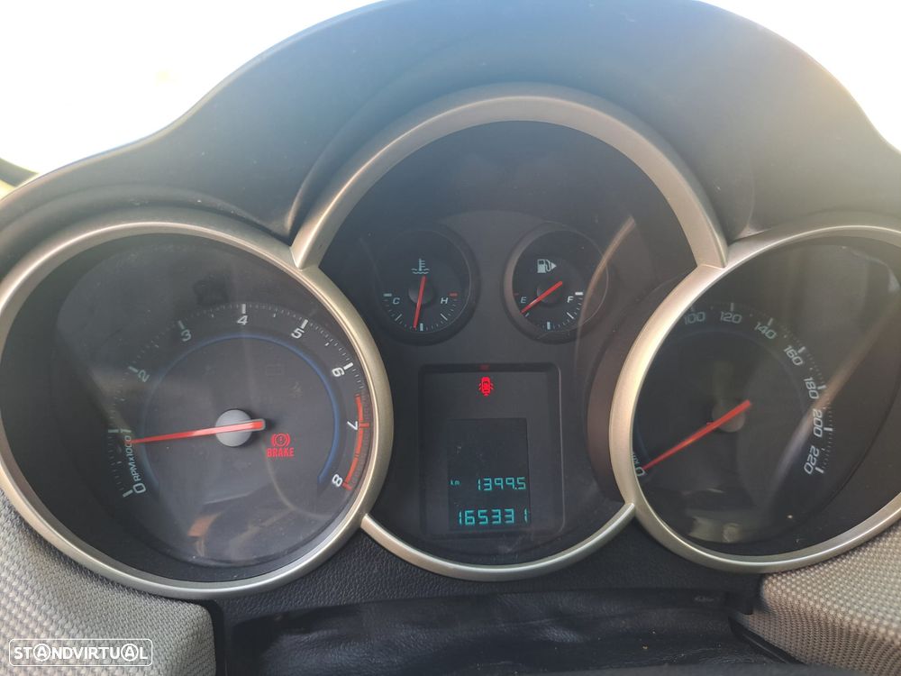 Chevrolet Cruze 1.6 LS - 8
