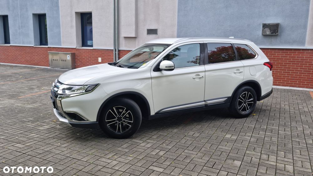 Mitsubishi Outlander 2.0 Invite + 2WD - 4