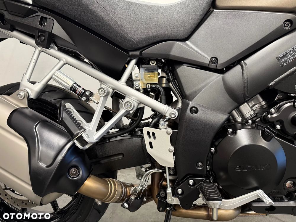 Suzuki V-STROM - 35