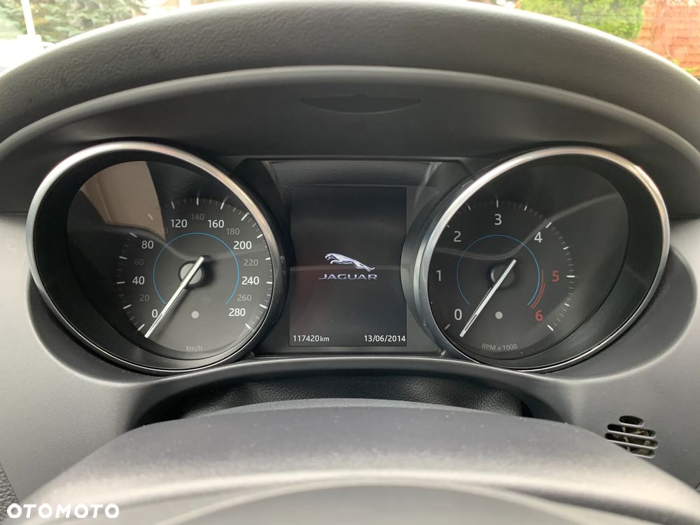 Jaguar XE 2.0 D Prestige - 10