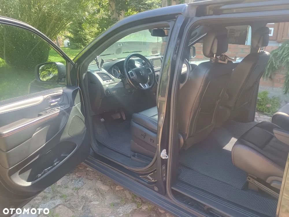 Dodge Grand Caravan - 9