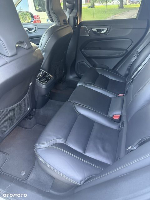 Volvo XC 60 B5 B AWD Ultimate Dark - 12