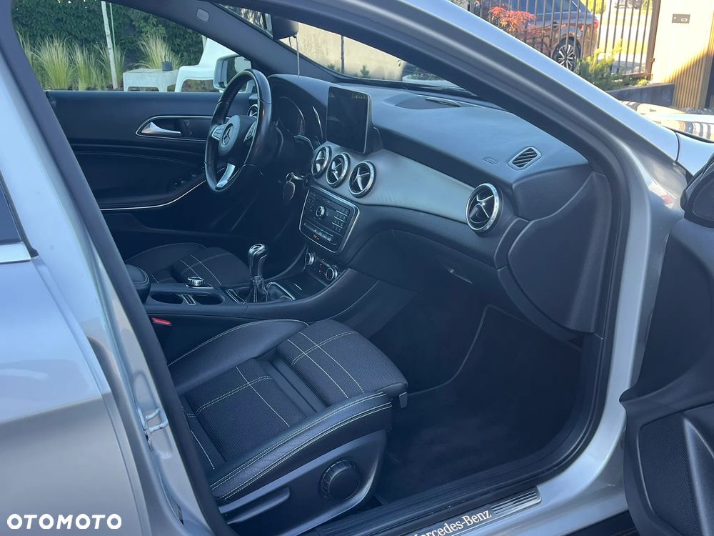 Mercedes-Benz GLA 180 - 9