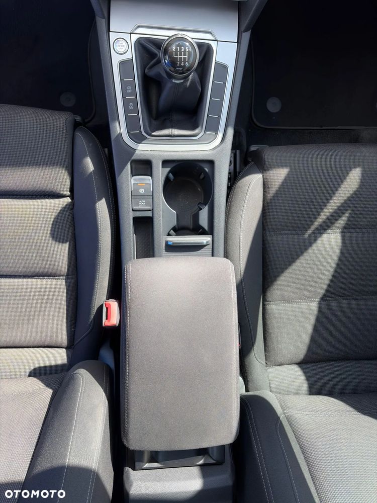 Volkswagen Passat 1.8 TSI BMT Comfortline - 26