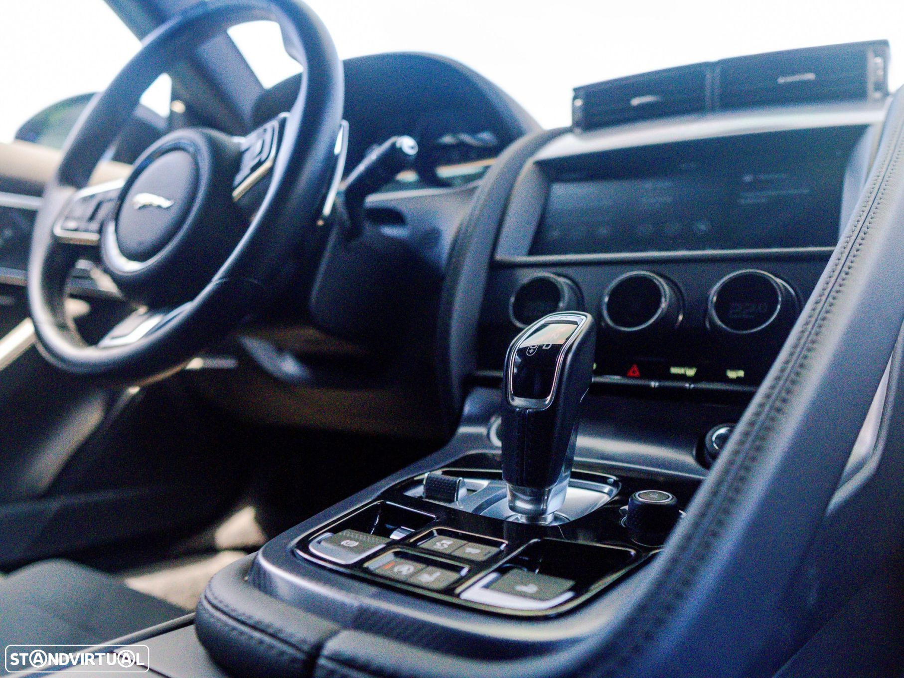 Jaguar F-Type 2.0 i4 R-Dynamic Black - 17