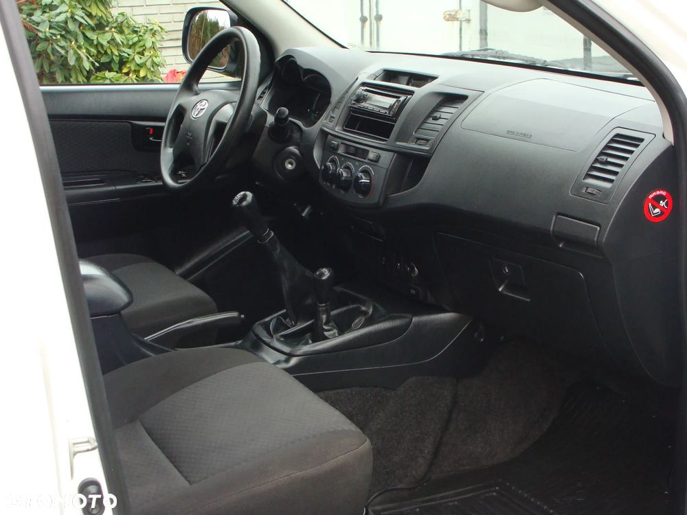 Toyota Hilux 2.5 D-4D DLX - 12