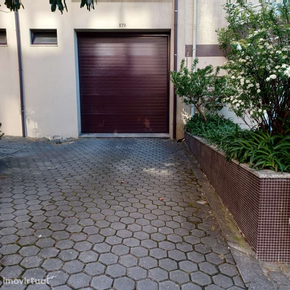 Garagem, Santa Marinha e São Pedro da Afurada, Cais de Gaia - Grande imagem: 2/2