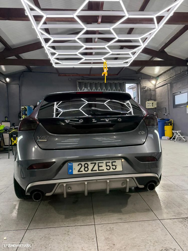 Volvo V40 D2 R Design - 16