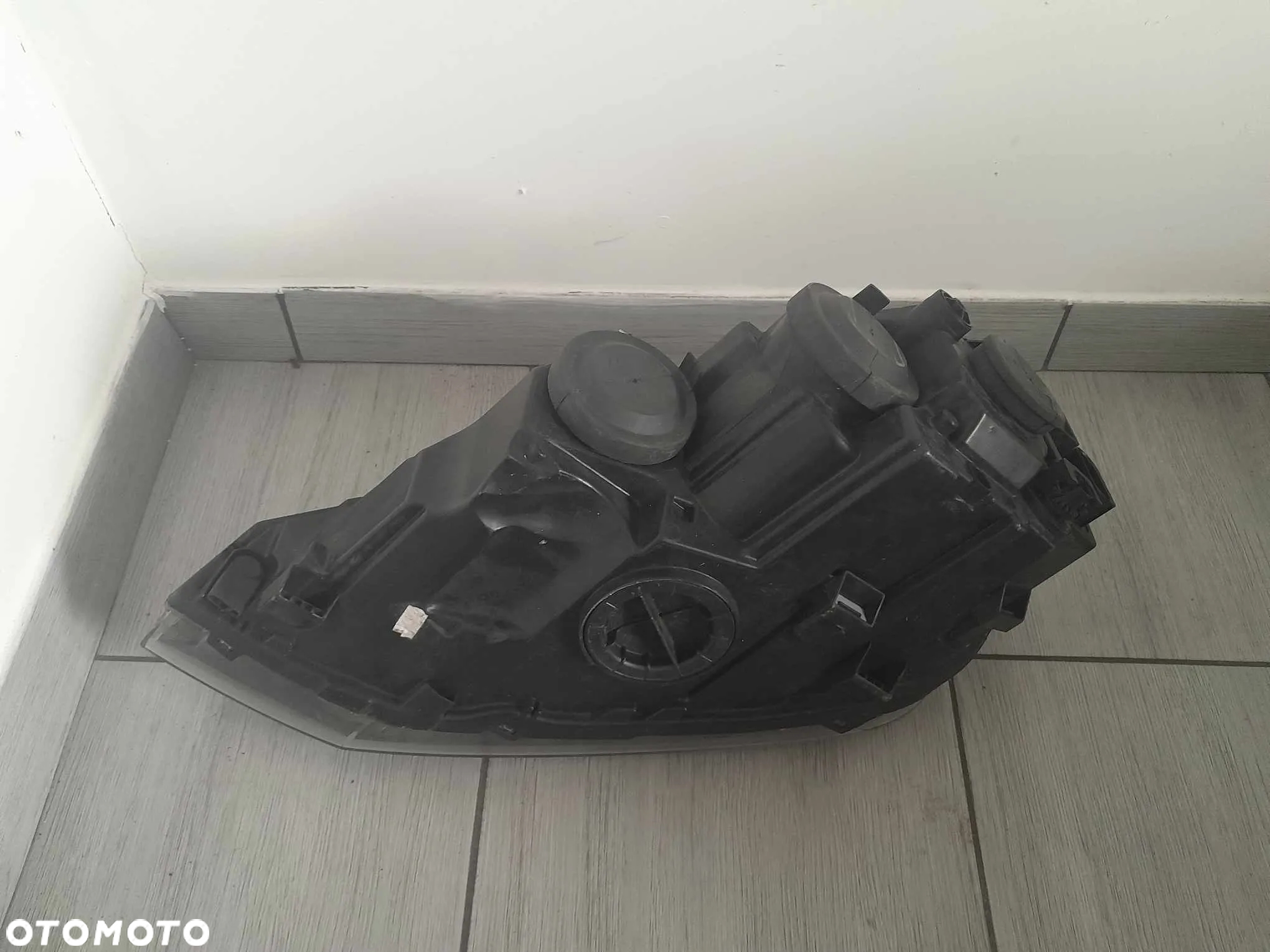 PRAWA LAMPA PRZEDNIA PRZÓD VW POLO 2G1 VI ZWYKŁA H7 2G1941006 - 8
