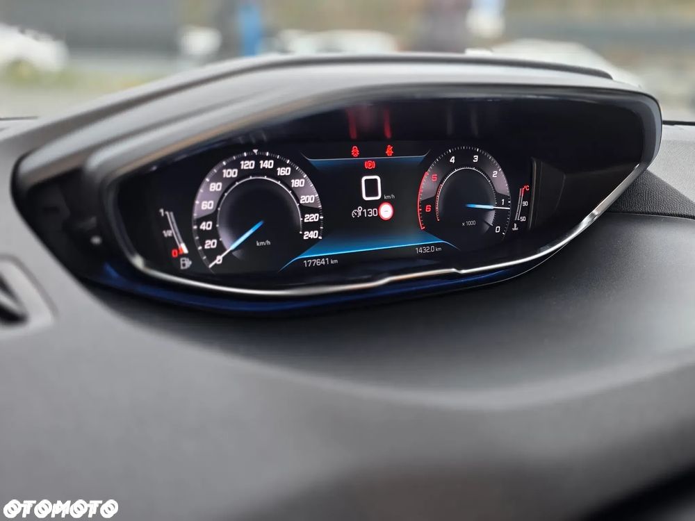 Peugeot 3008 1.5 BlueHDi Allure Pack S&S - 25