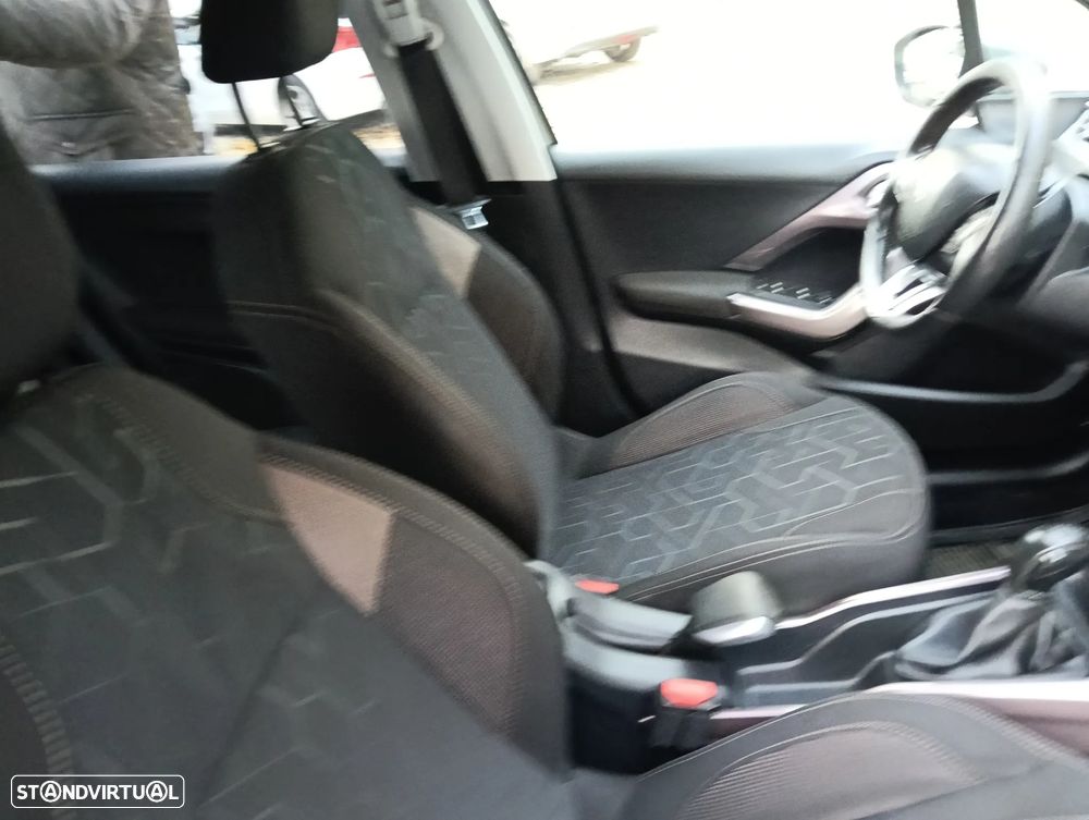 Peugeot 2008 1.4 HDi Active - 24