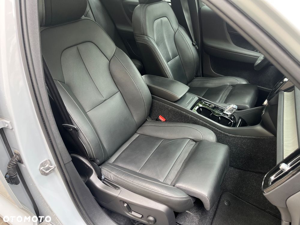 Volvo XC 40 B4 B AWD Geartronic Inscription - 8