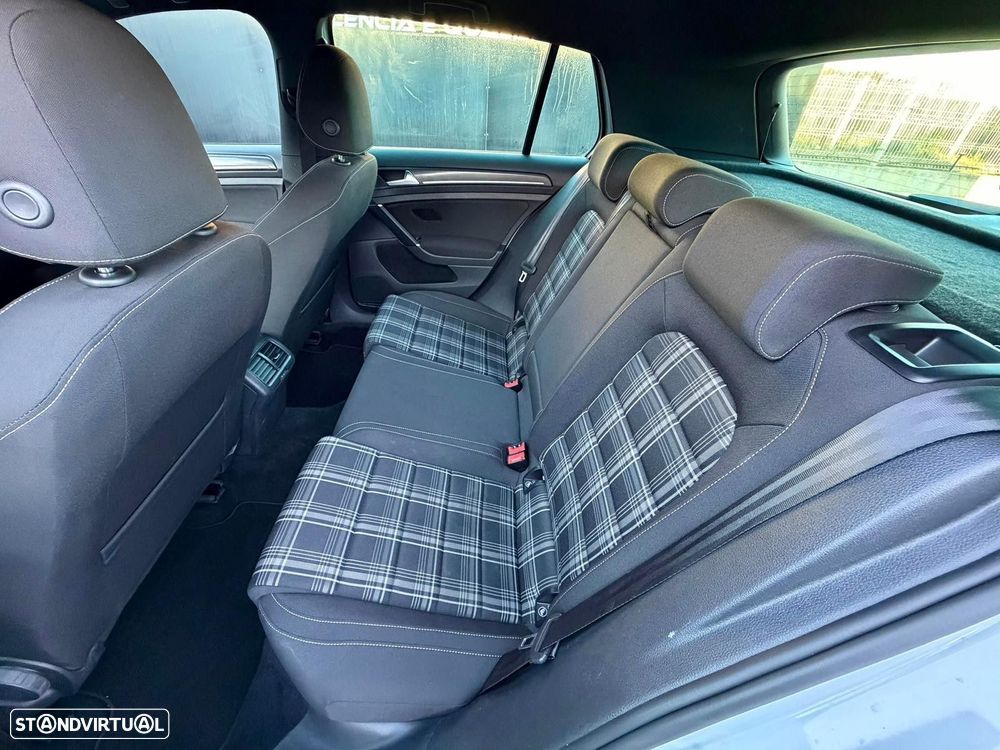 VW Golf 2.0 TDI GTD DSG - 22