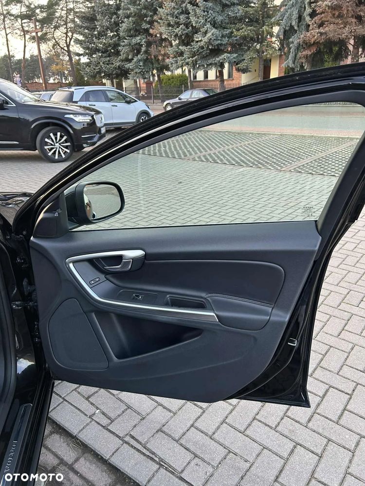 Volvo V60 T5 Drive-E Dynamic Edition (Momentum) - 25