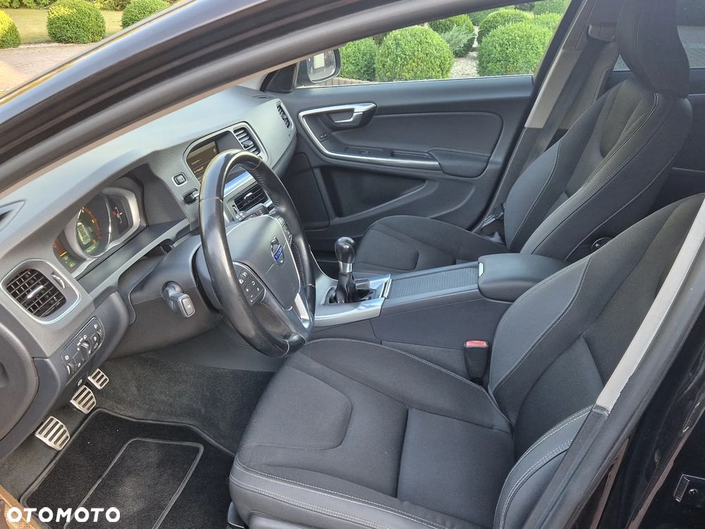 Volvo V60 D2 Momentum - 8