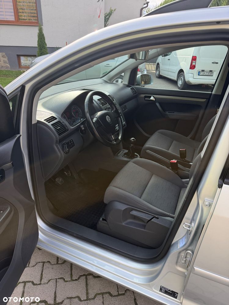 Volkswagen Touran - 20