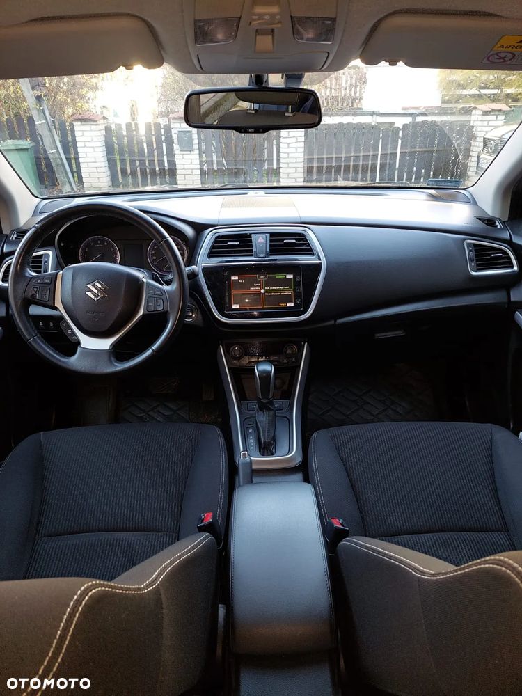 Suzuki SX4 S-Cross 1.4 T Premium - 8