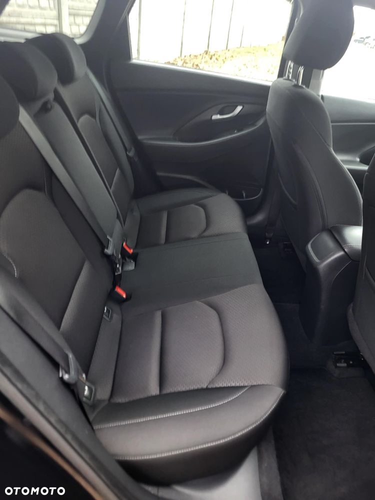Hyundai i30 blue Kombi 1.6 CRDi YES Gold - 10