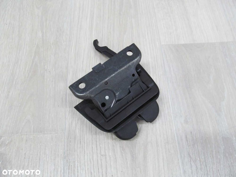 AUDI A3 8P ZAMEK KLAPY BAGAZNIKA TYL 8P3827505 - 4